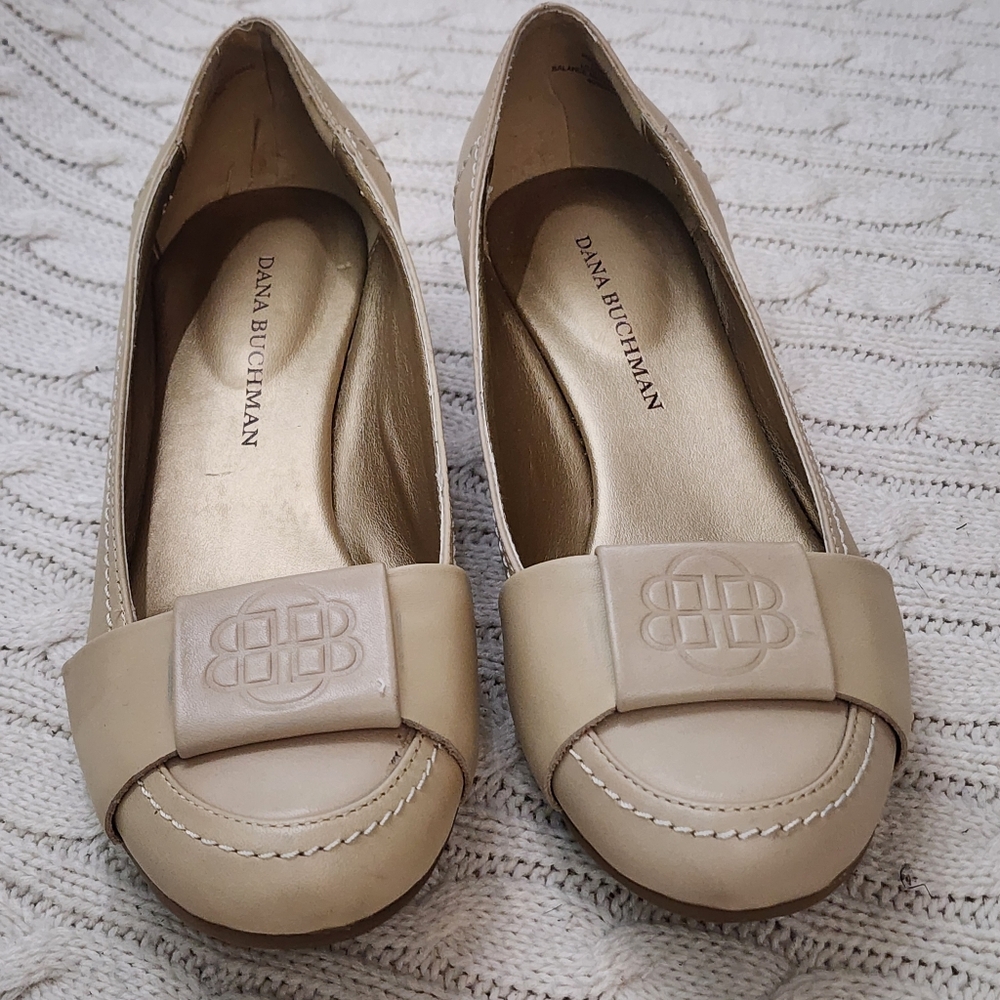 Dana Buchman Women's Beige Flats